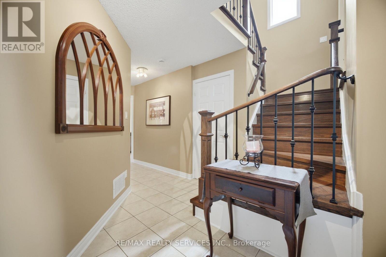 23 Swansea Meadows Drive, Brampton, Ontario  L7A 2C5 - Photo 8 - W13694110
