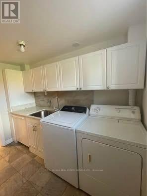 3589 Birchmeadow Crescent, Mississauga, Ontario  L4Y 3R8 - Photo 11 - W13694124