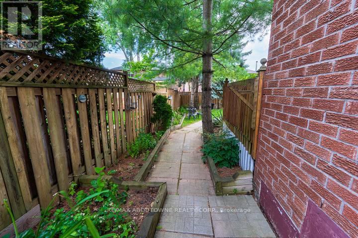Lower Unit - 1418 Abbeywood Drive, Oakville, Ontario  L6M 2K4 - Photo 13 - W13694128