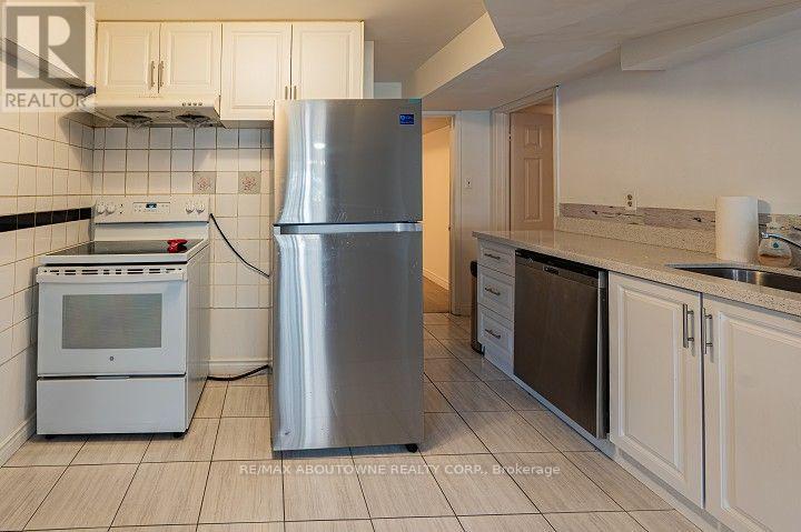 Lower Unit - 1418 Abbeywood Drive, Oakville, Ontario  L6M 2K4 - Photo 6 - W13694128