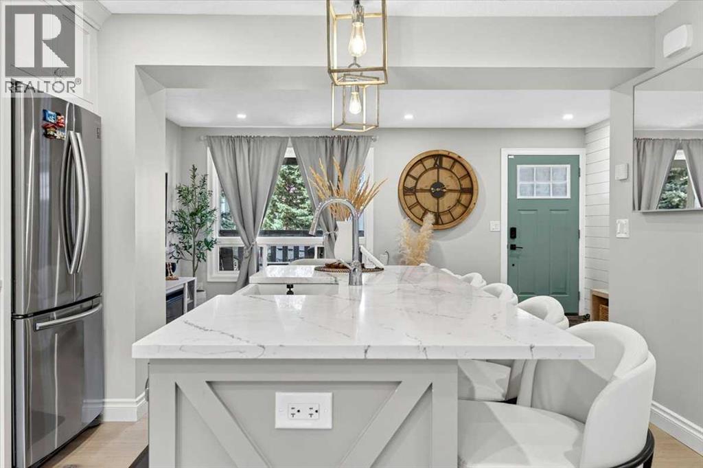 75 Shawglen Way Sw, Calgary, Alberta  T2Y 1Y9 - Photo 3 - A2333503