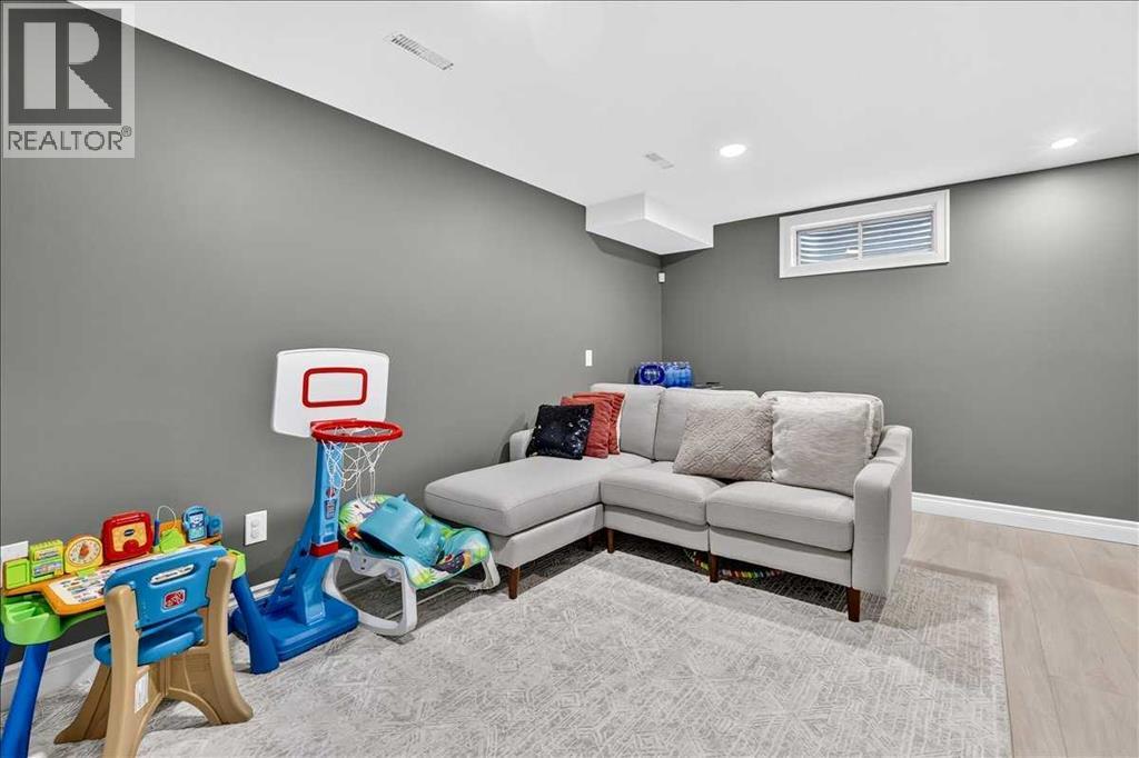75 Shawglen Way Sw, Calgary, Alberta  T2Y 1Y9 - Photo 29 - A2333503