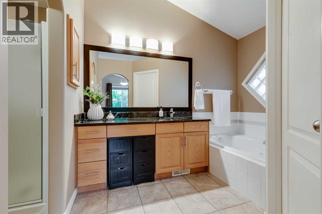 10 Strathlea Grove Sw, Calgary, Alberta  T3H 5B1 - Photo 17 - A2335116