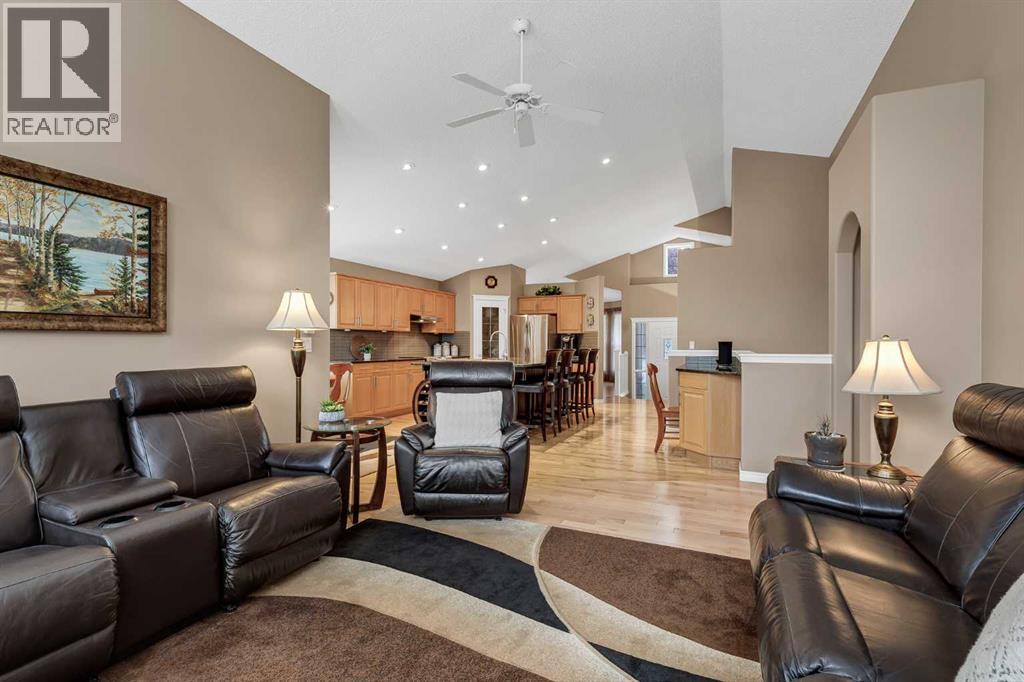10 Strathlea Grove Sw, Calgary, Alberta  T3H 5B1 - Photo 13 - A2335116