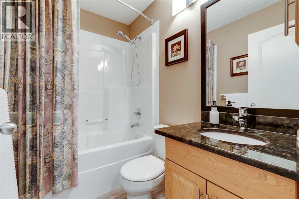 10 Strathlea Grove Sw, Calgary, Alberta  T3H 5B1 - Photo 23 - A2335116