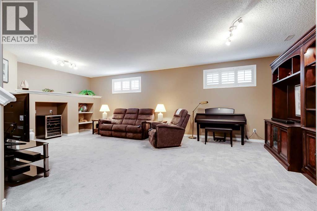 10 Strathlea Grove Sw, Calgary, Alberta  T3H 5B1 - Photo 31 - A2335116