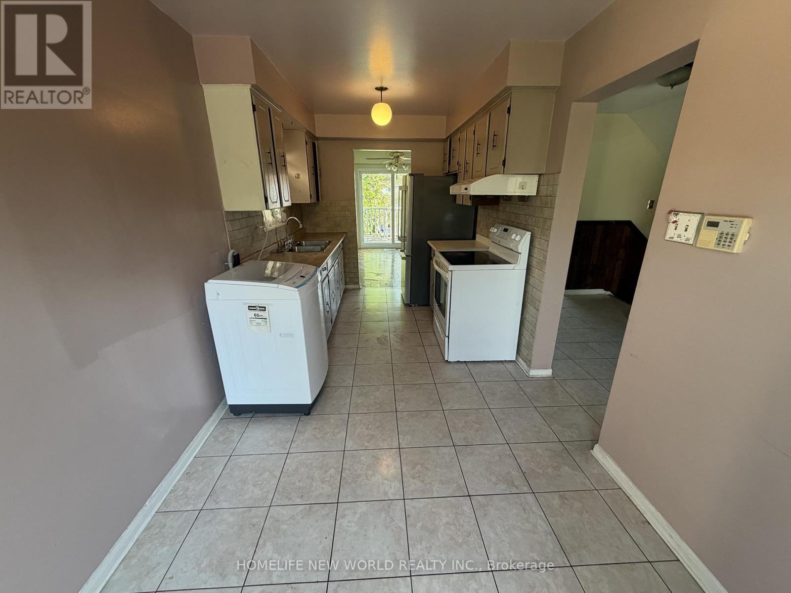 43 Bushmills Square, Toronto, Ontario  M1V 1K5 - Photo 10 - E13694172