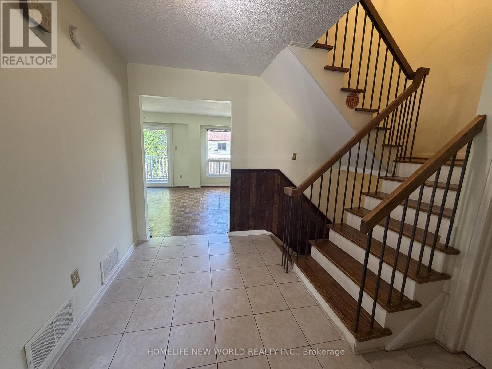 43 Bushmills Square, Toronto, Ontario  M1V 1K5 - Photo 2 - E13694172