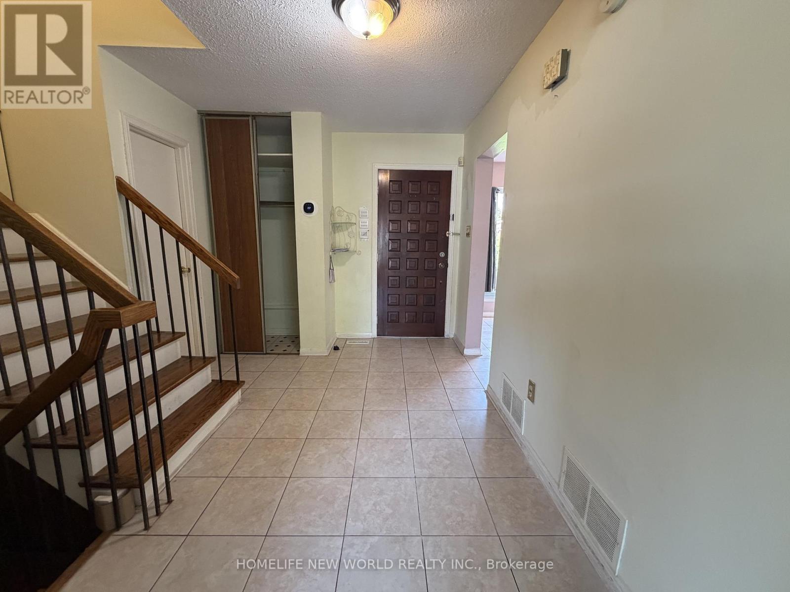 43 Bushmills Square, Toronto, Ontario  M1V 1K5 - Photo 3 - E13694172