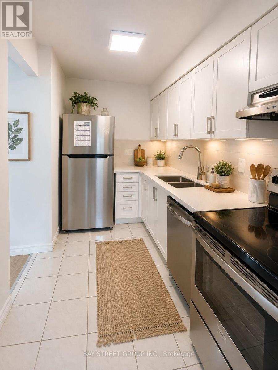 44 Woody Vine Way, Toronto, Ontario M2J 4H6 - Photo 2 - C13678964