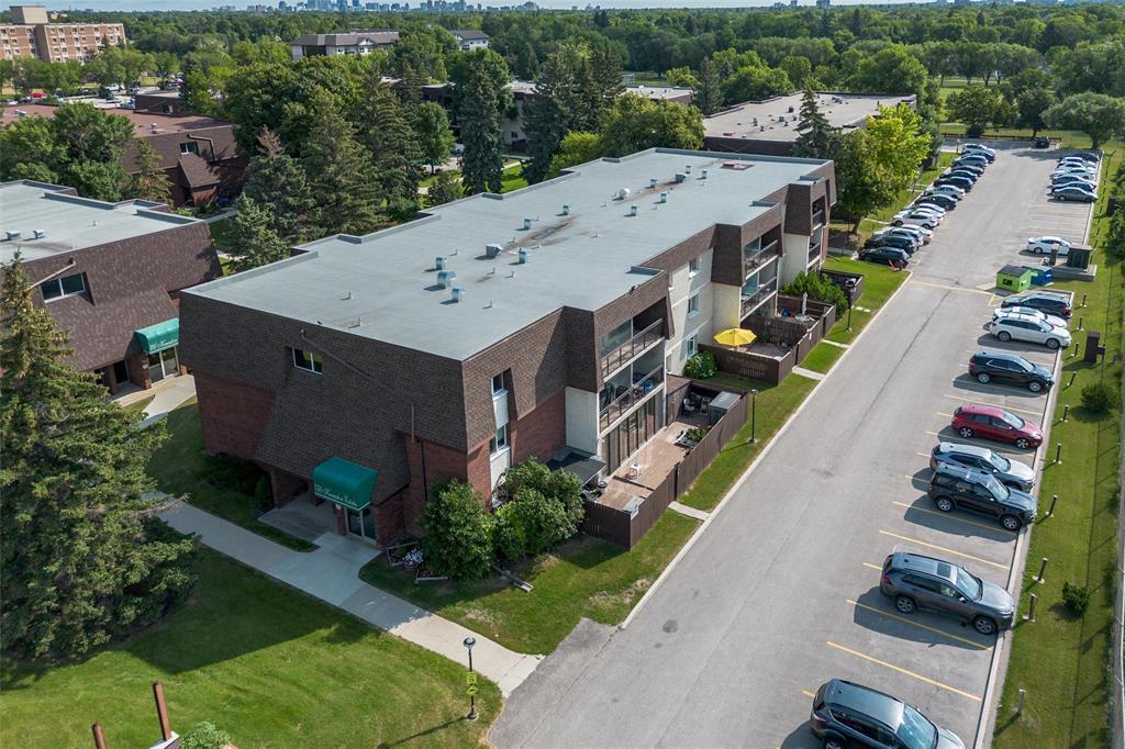 301 750 Kenaston Boulevard, Winnipeg, Manitoba R3N 1Y3 - Photo 2 - 202620662