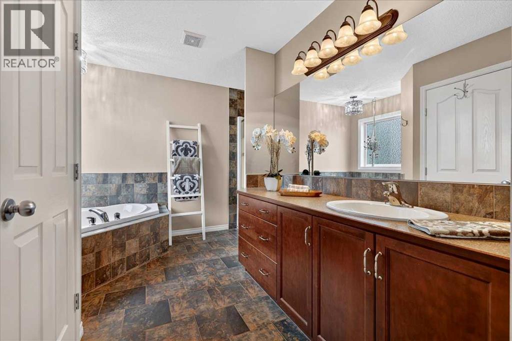 174 Cranridge Terrace SE, Calgary, Alberta  T3M 0H9 - Photo 24 - A2336800