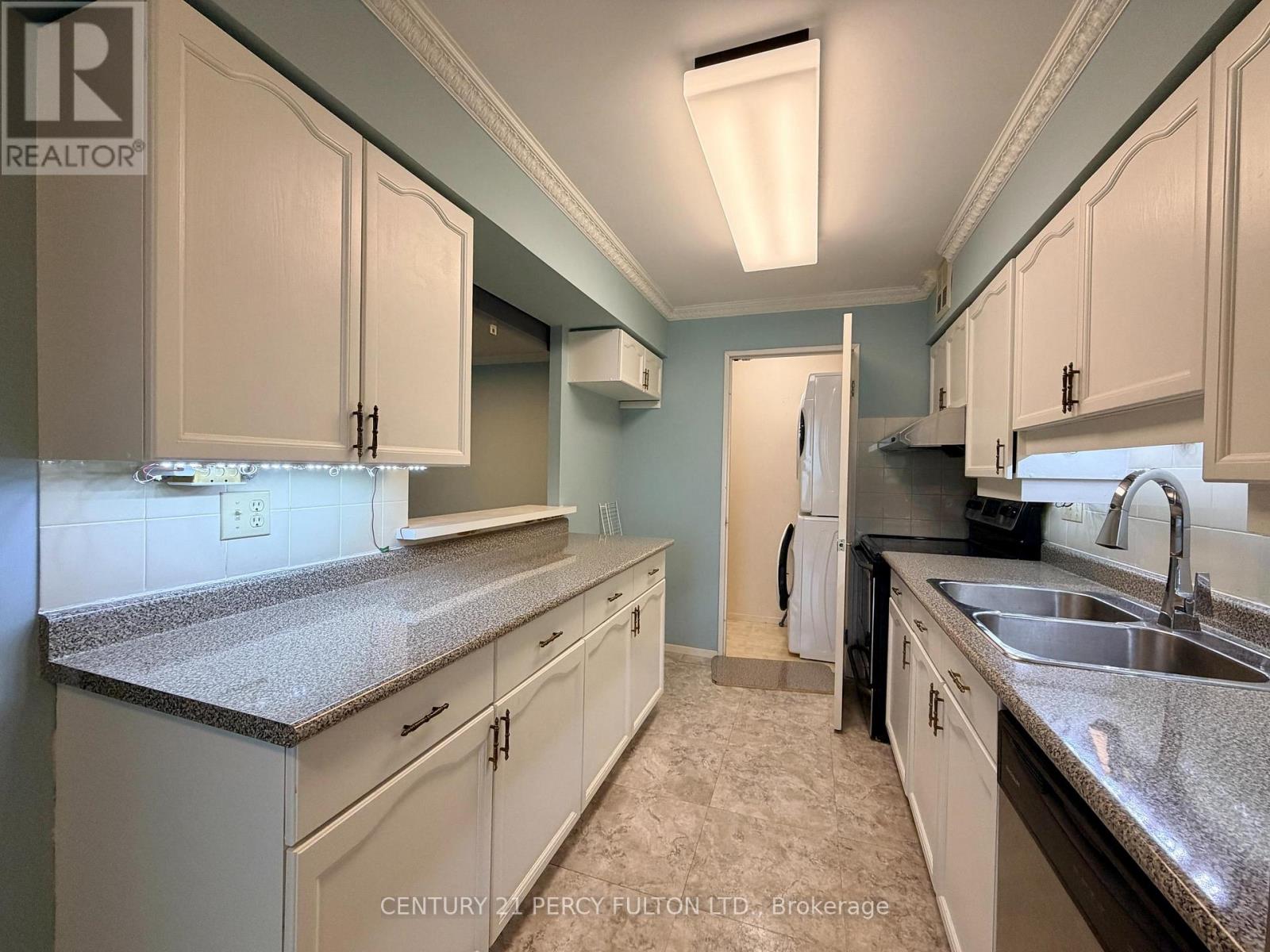 175 Bamburgh Circle, Toronto, Ontario  M1W 3X8 - Photo 6 - E13694194