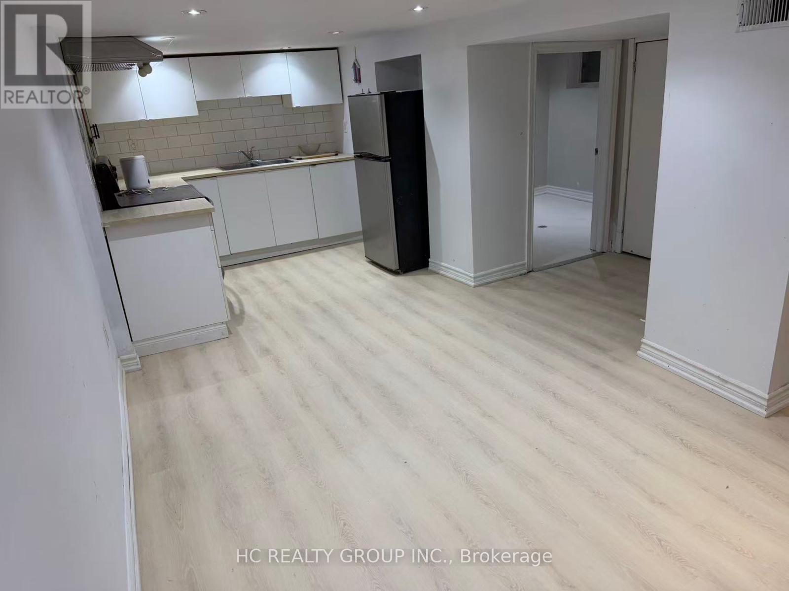 LOWER - 25 BEECHWOOD AVENUE, Toronto, Ontario