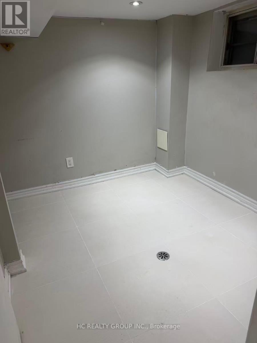 Lower - 25 Beechwood Avenue, Toronto, Ontario  M6N 4S9 - Photo 4 - W13694184
