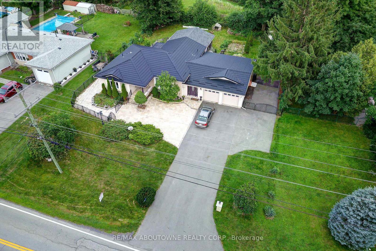 178 CARLISLE ROAD, Hamilton, Ontario