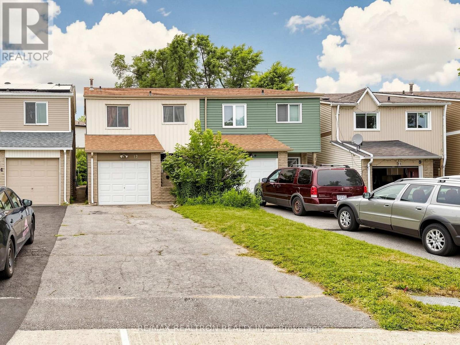 12 Robin Court, Barrie, Ontario  L4M 5M1 - Photo 1 - S13692568