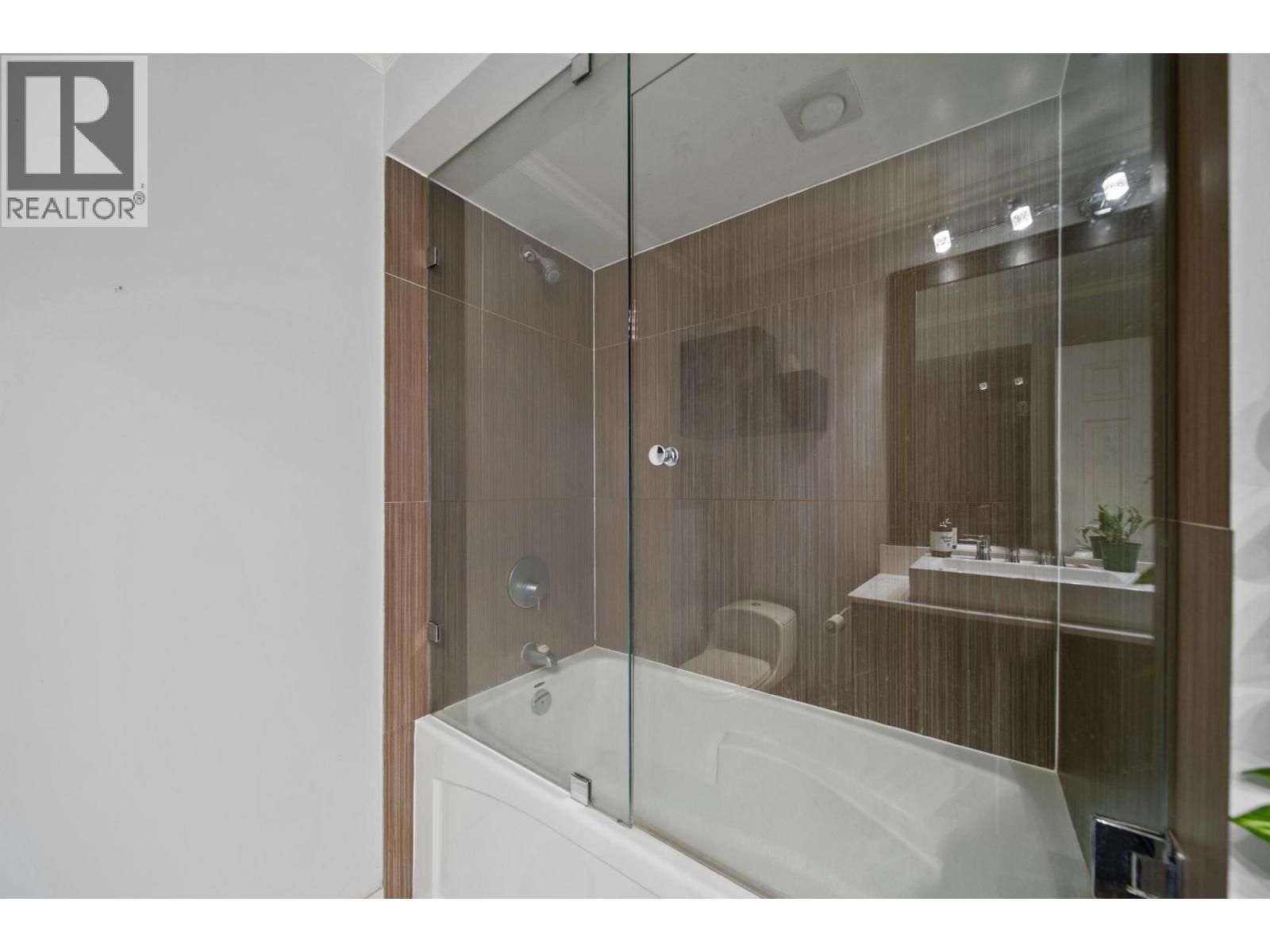 304 141 W 13th Street, North Vancouver, British Columbia  V7M 1N5 - Photo 20 - R3149258
