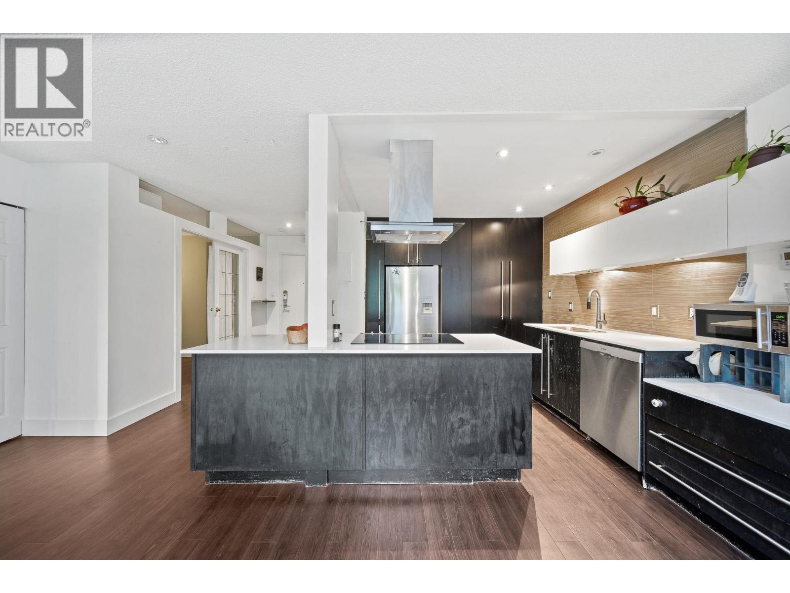 304 141 W 13th Street, North Vancouver, British Columbia  V7M 1N5 - Photo 9 - R3149258