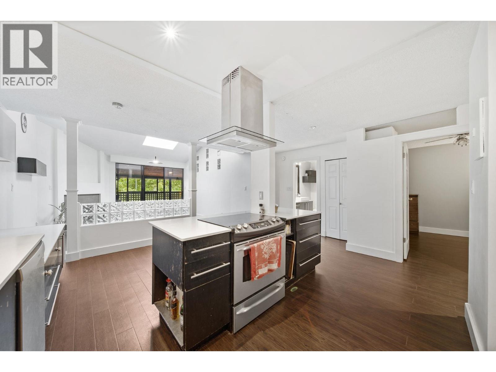 304 141 W 13th Street, North Vancouver, British Columbia  V7M 1N5 - Photo 6 - R3149258