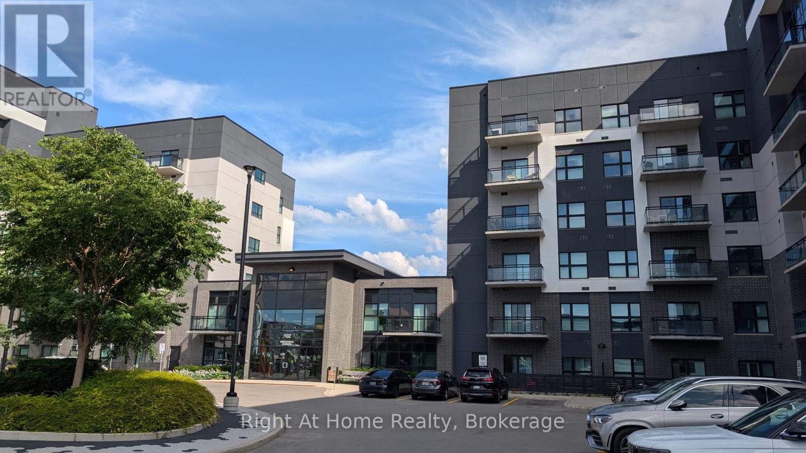 527 - 102 GROVEWOOD COMMON, Oakville, Ontario