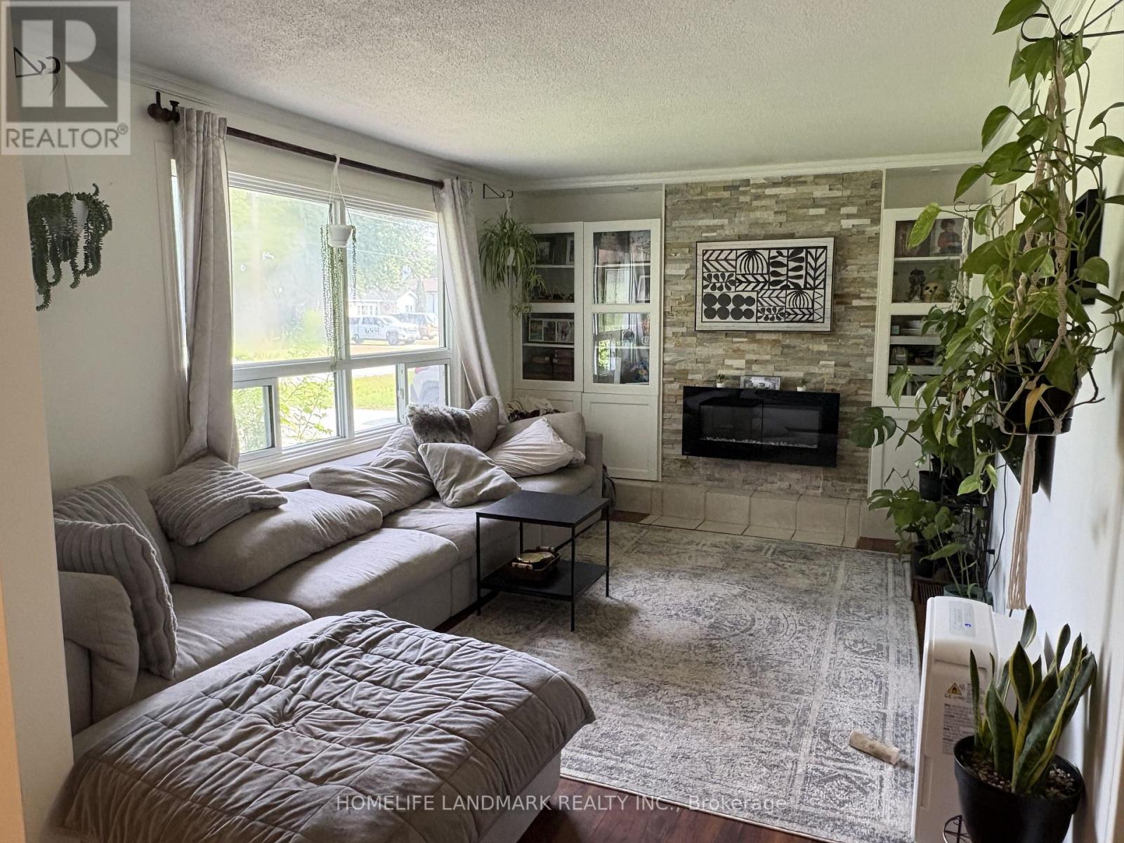 365 Irene Drive, Georgina, Ontario  L4P 3B3 - Photo 3 - N13694230