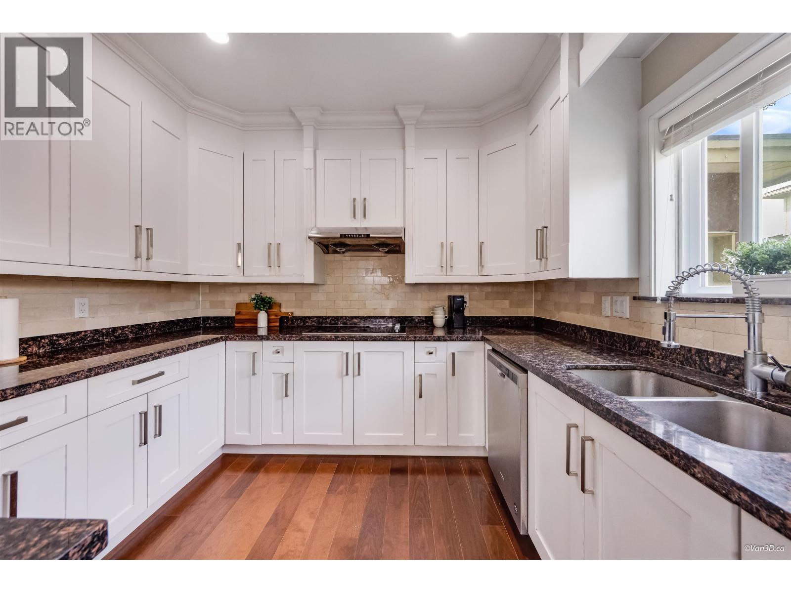 6643 Imperial Street, Burnaby, British Columbia  V5E 1M9 - Photo 5 - R3157483