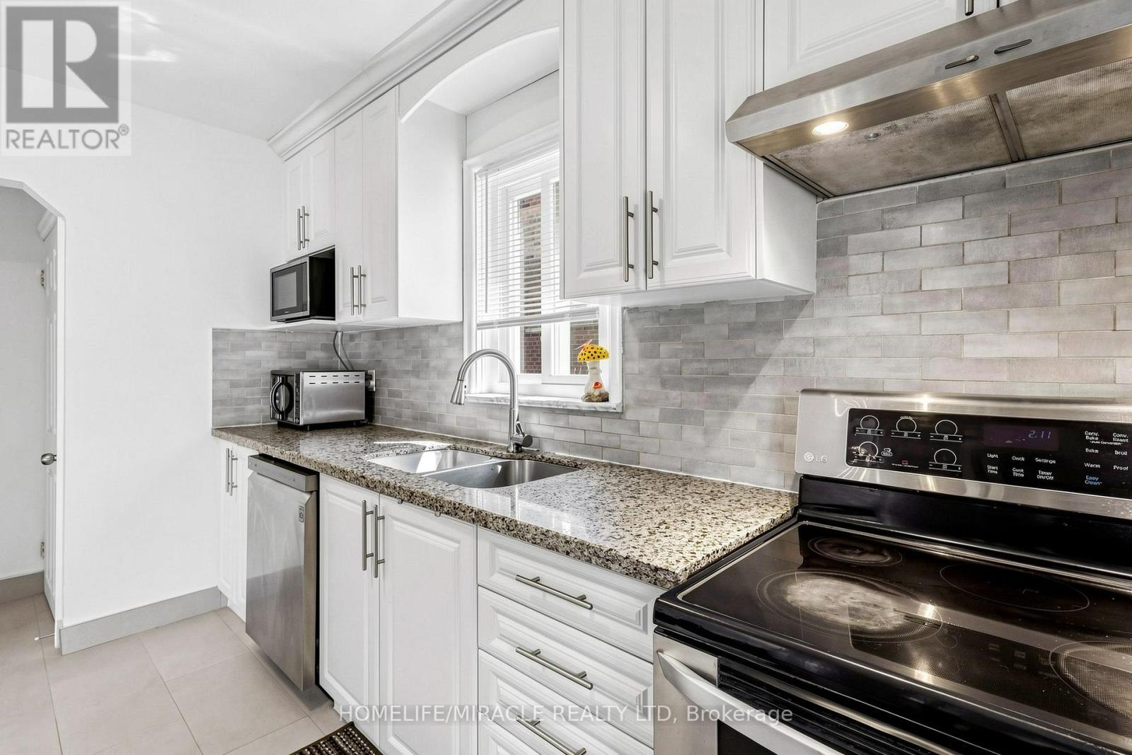 470 Midland Avenue, Toronto, Ontario  M1N 4A6 - Photo 19 - E13693452