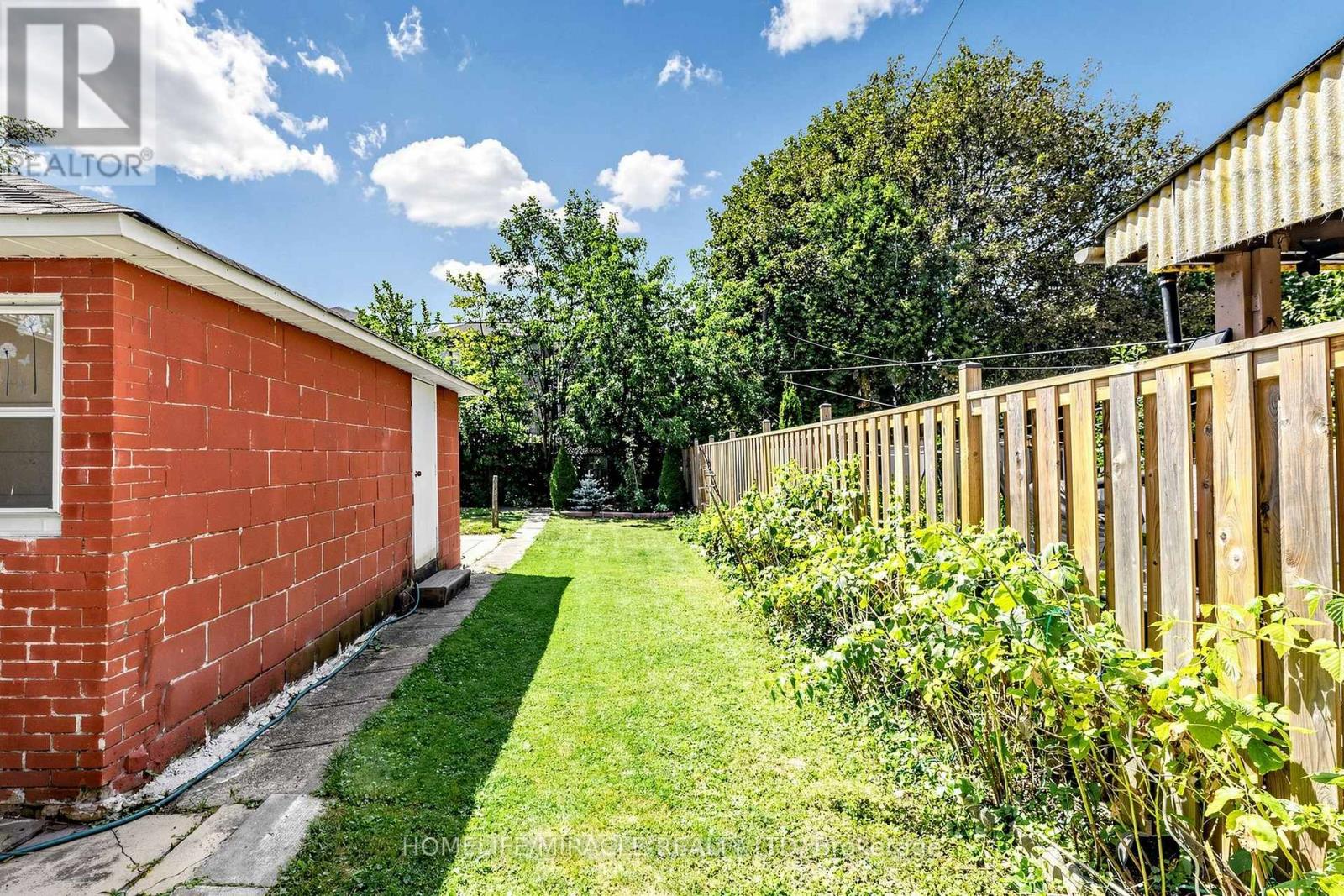 470 Midland Avenue, Toronto, Ontario  M1N 4A6 - Photo 42 - E13693452