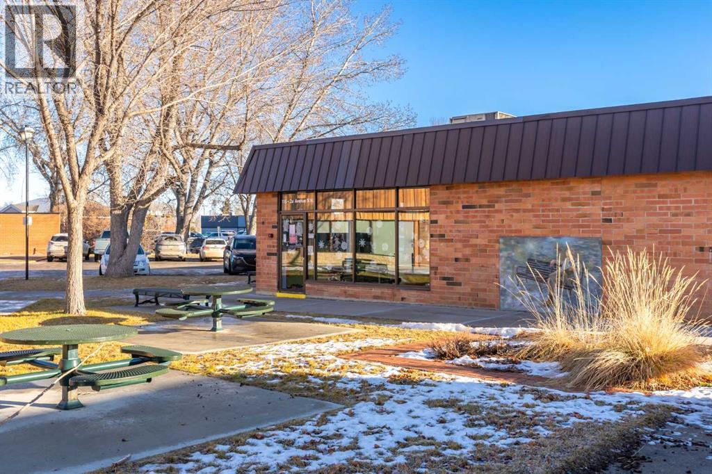 121 1 Street SW, High River, Alberta
