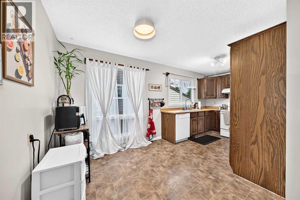 1487 Berkley Drive NW, Calgary, Alberta  T3K 1T7 - Photo 12 - A2337862