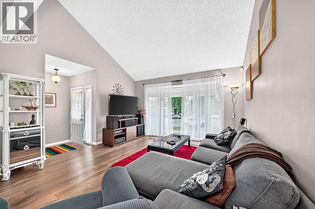 1487 Berkley Drive NW, Calgary, Alberta  T3K 1T7 - Photo 7 - A2337862