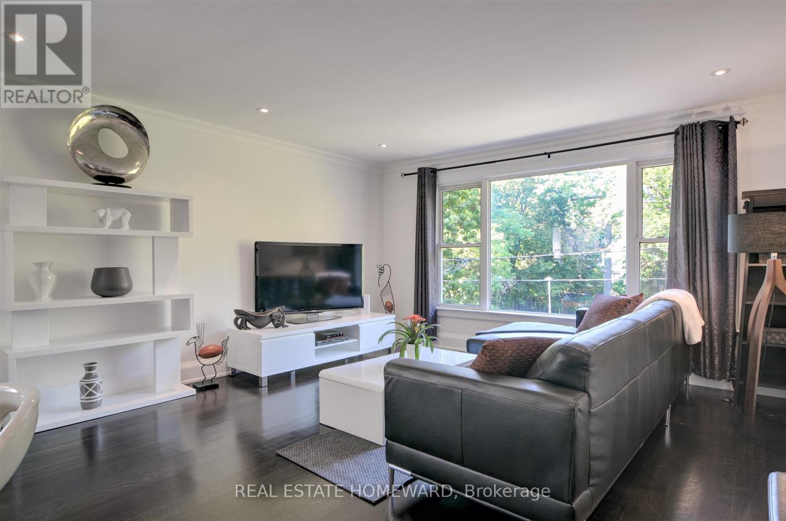 MAIN FLOOR - 21 LOVE CRESCENT, Toronto, Ontario