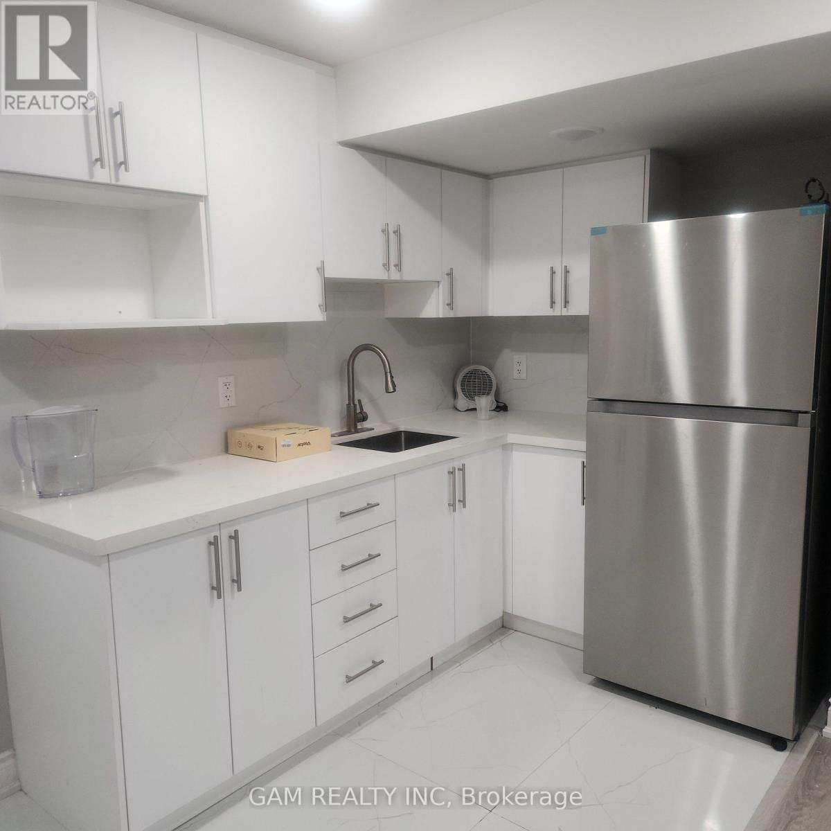 Lower - 1721 Village View Place, Mississauga, Ontario  L5M 4A7 - Photo 7 - W13665170
