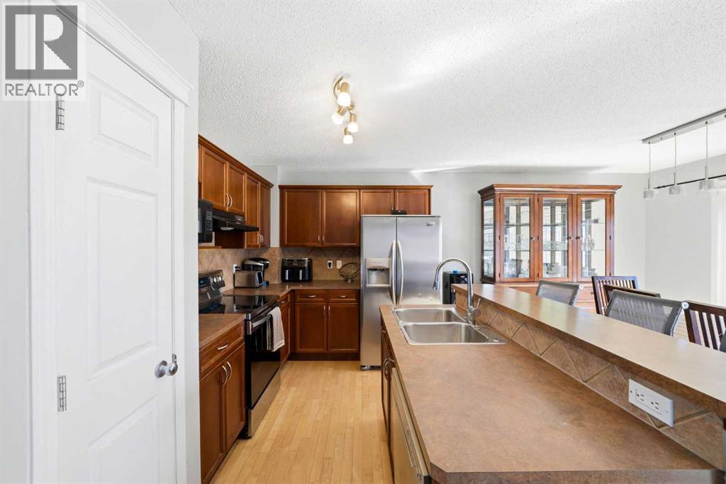 78 Cougar Plateau Way SW, Calgary, Alberta  T3H 5S4 - Photo 13 - A2338830