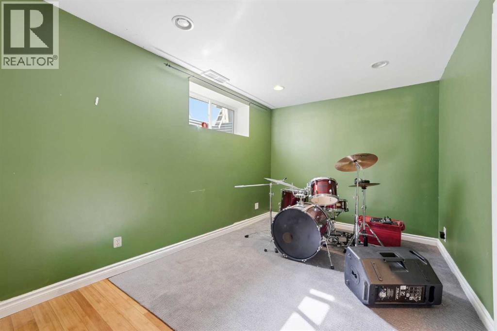 78 Cougar Plateau Way SW, Calgary, Alberta  T3H 5S4 - Photo 32 - A2338830