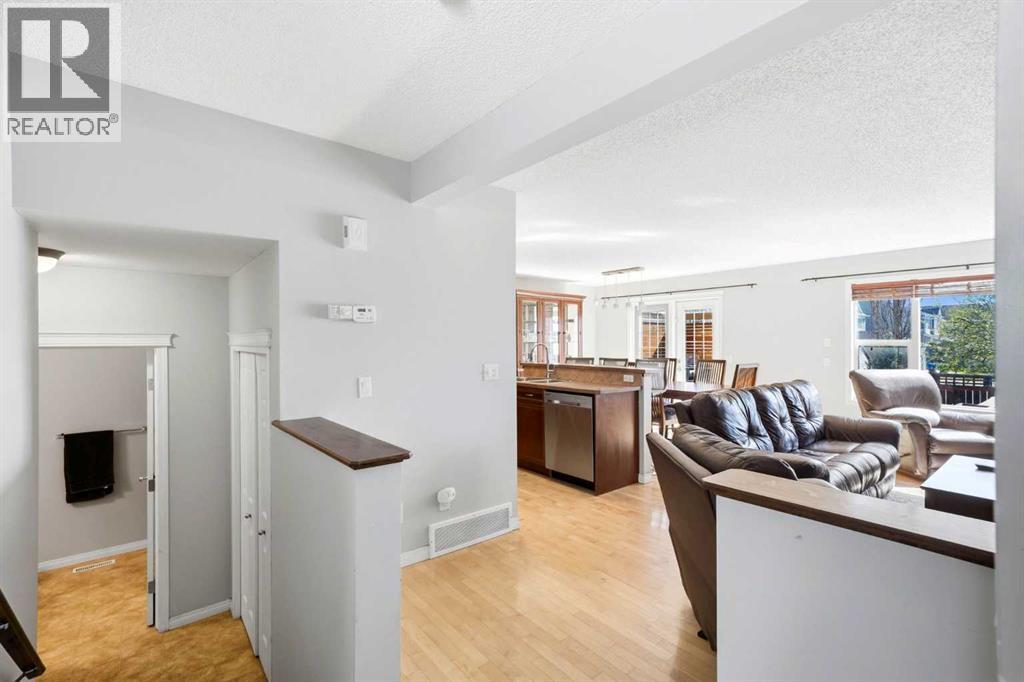 78 Cougar Plateau Way SW, Calgary, Alberta  T3H 5S4 - Photo 5 - A2338830