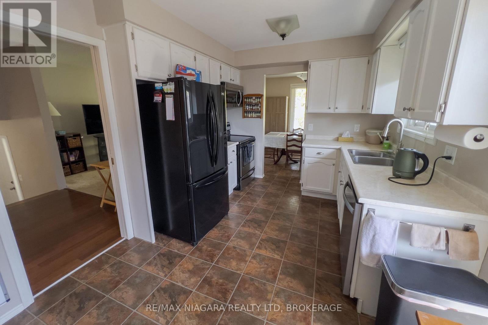 2439 Coral Avenue, Fort Erie, Ontario  L0S 1S0 - Photo 12 - X13694246