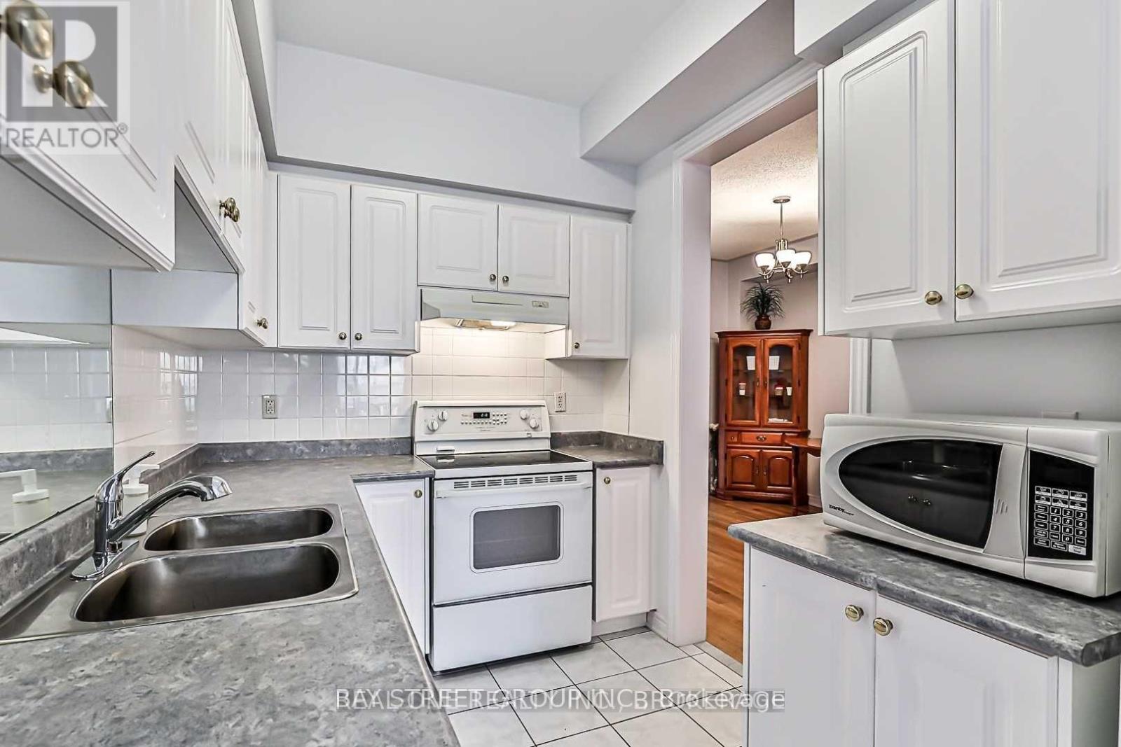 523 Ainsworth Drive, Newmarket, Ontario  L3Y 8W9 - Photo 12 - N13694234