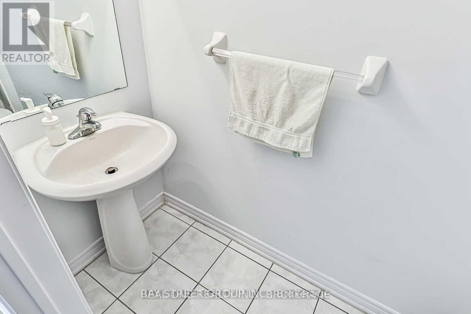 523 Ainsworth Drive, Newmarket, Ontario  L3Y 8W9 - Photo 14 - N13694234