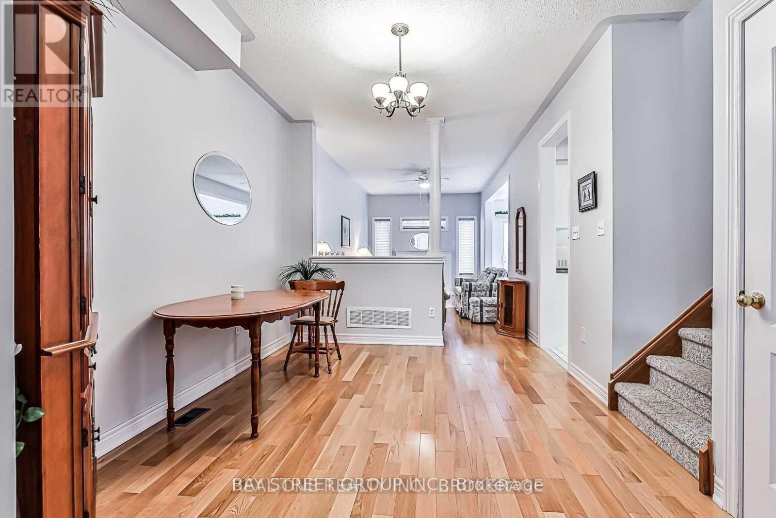 523 Ainsworth Drive, Newmarket, Ontario  L3Y 8W9 - Photo 6 - N13694234