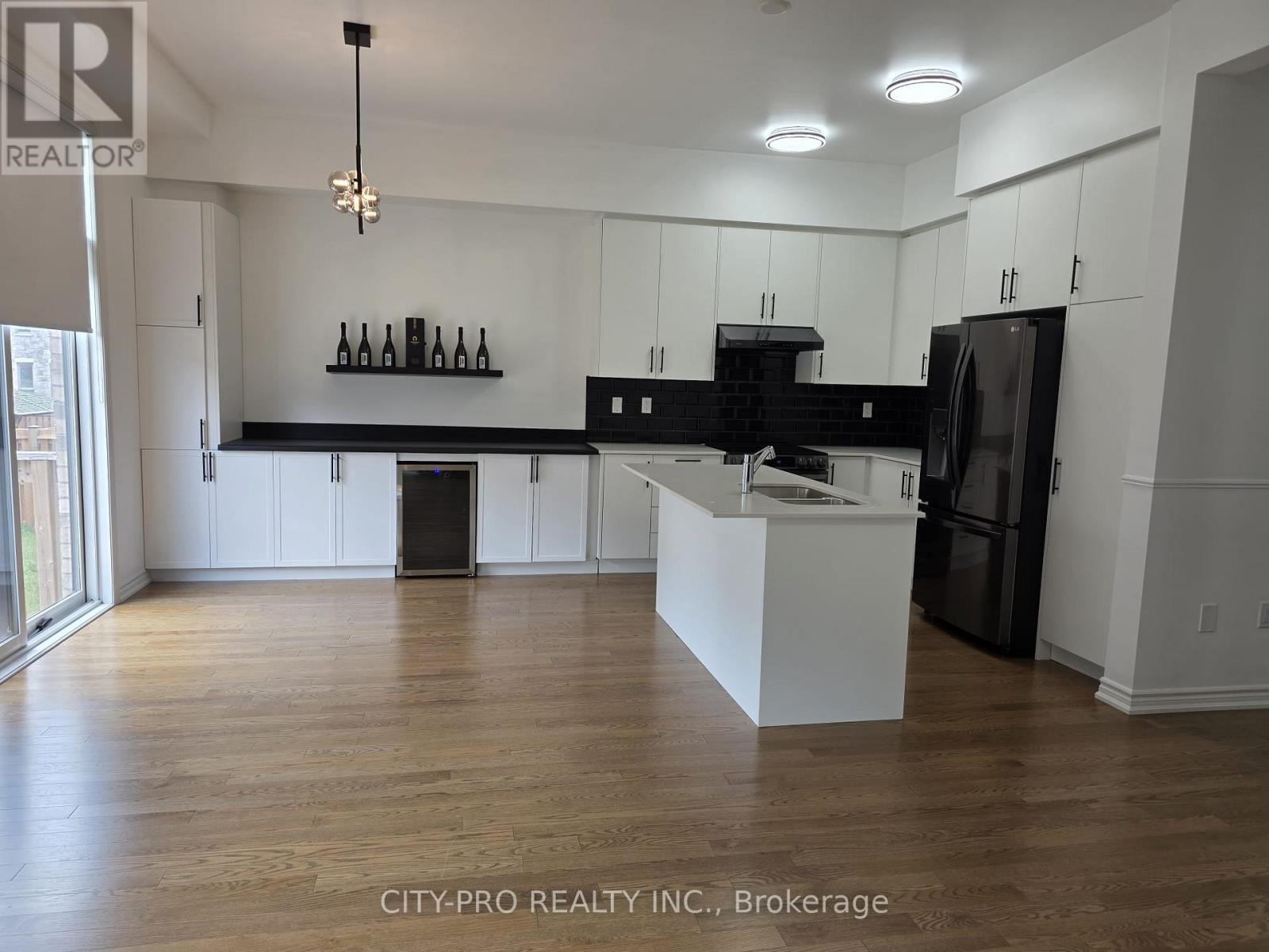 104 Shepherd Drive, Barrie, Ontario  L9S 2Z4 - Photo 3 - S13694278