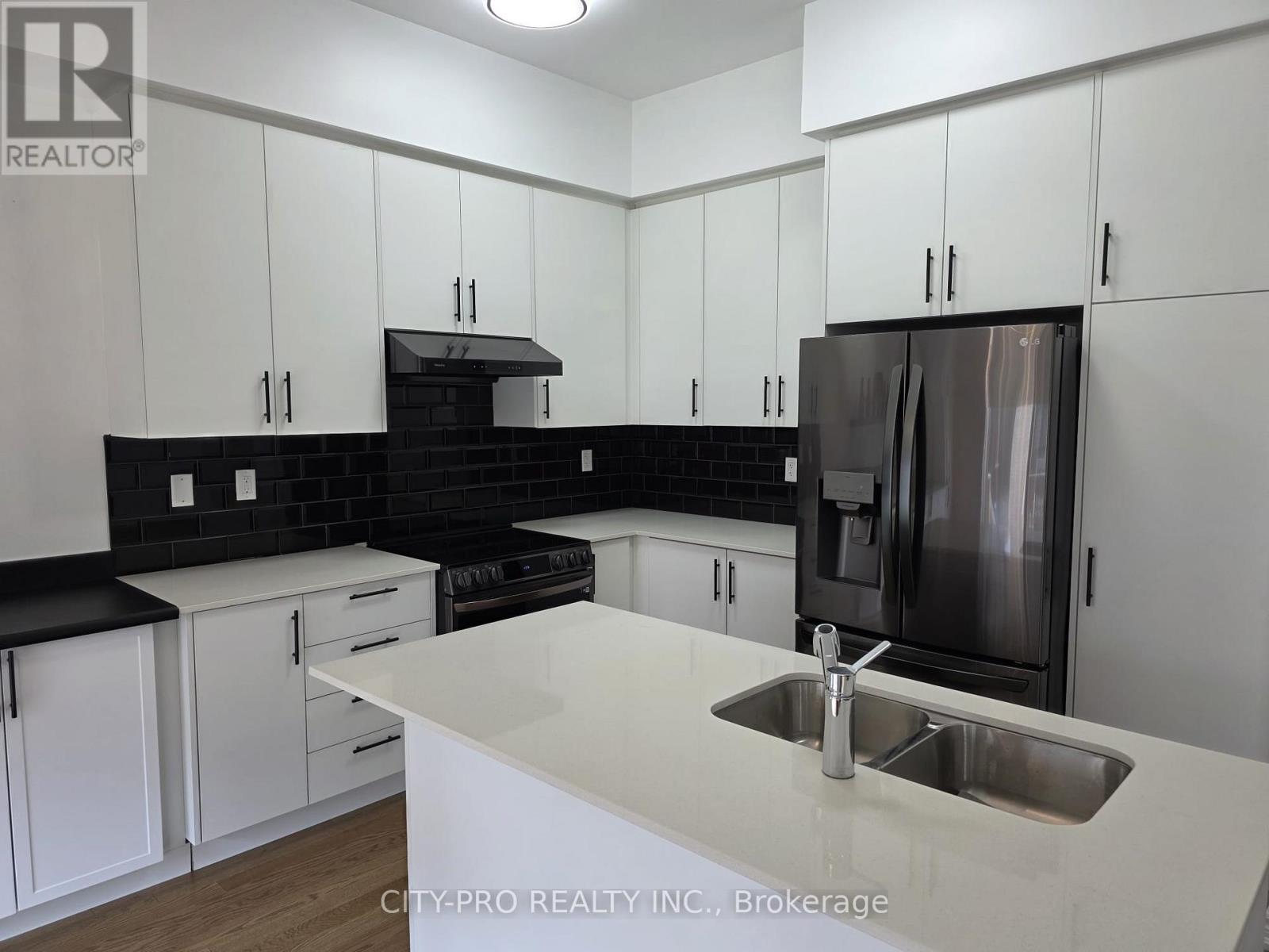 104 Shepherd Drive, Barrie, Ontario  L9S 2Z4 - Photo 4 - S13694278