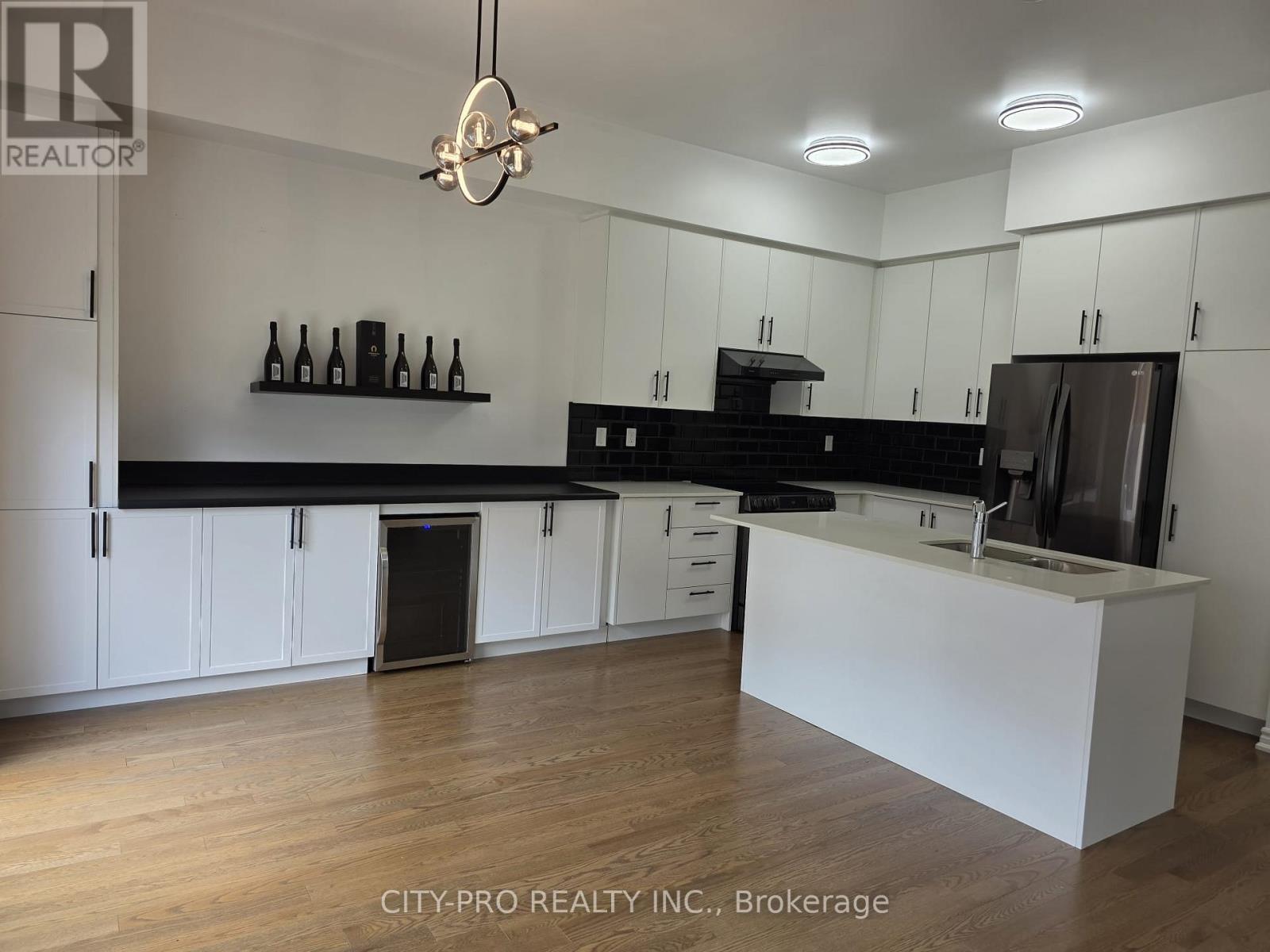 104 Shepherd Drive, Barrie, Ontario  L9S 2Z4 - Photo 5 - S13694278