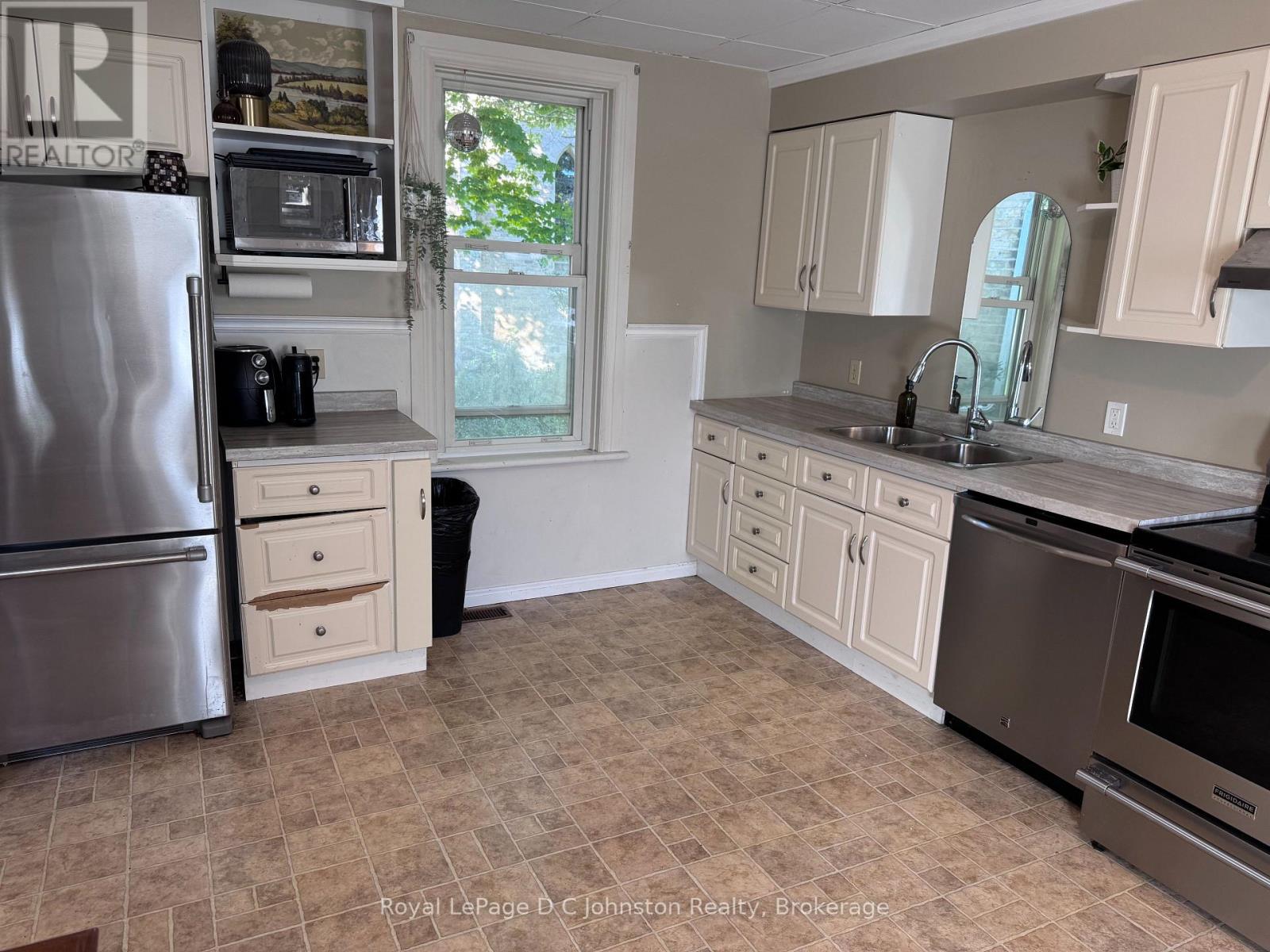 43 Albert Street N, Saugeen Shores, Ontario  N0H 2L0 - Photo 8 - X13694244