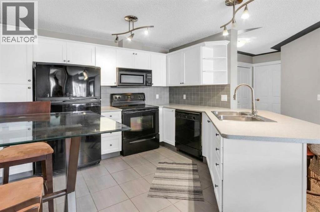 203, 345 Rocky Vista Park NW, Calgary, Alberta  T3G 5K6 - Photo 5 - A2292690