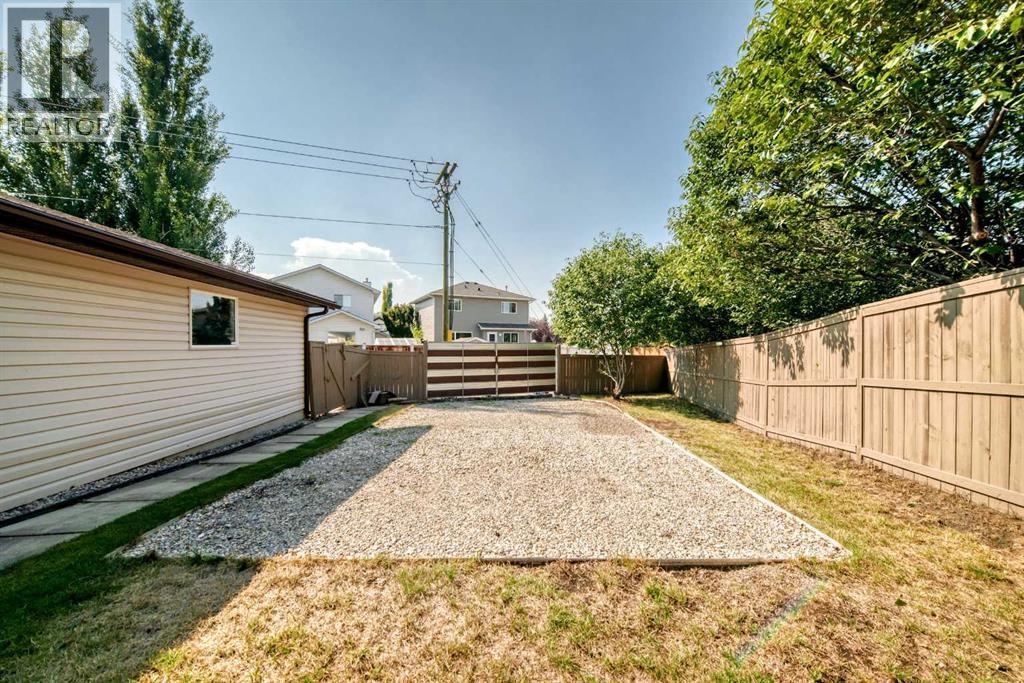 43 Somerside Common SW, Calgary, Alberta  T2Y 3M9 - Photo 38 - A2330116