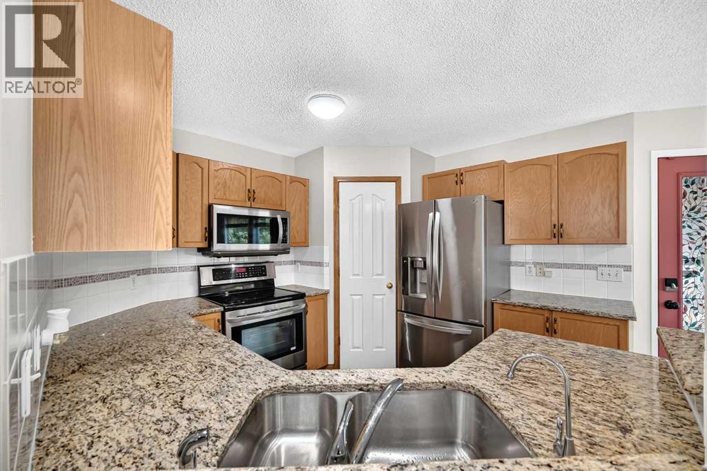 43 Somerside Common SW, Calgary, Alberta  T2Y 3M9 - Photo 6 - A2330116