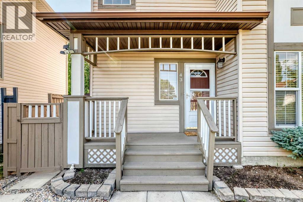 43 Somerside Common SW, Calgary, Alberta  T2Y 3M9 - Photo 2 - A2330116