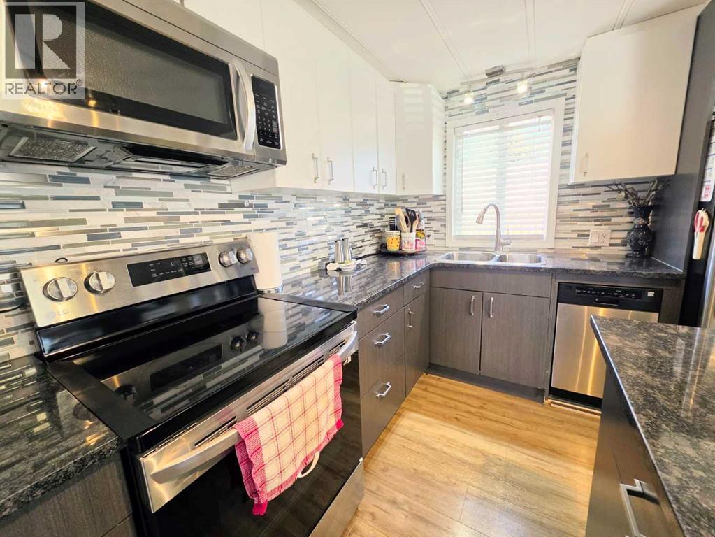 409 7 Avenue, Beaverlodge, Alberta  T0H 0C0 - Photo 10 - A2338293